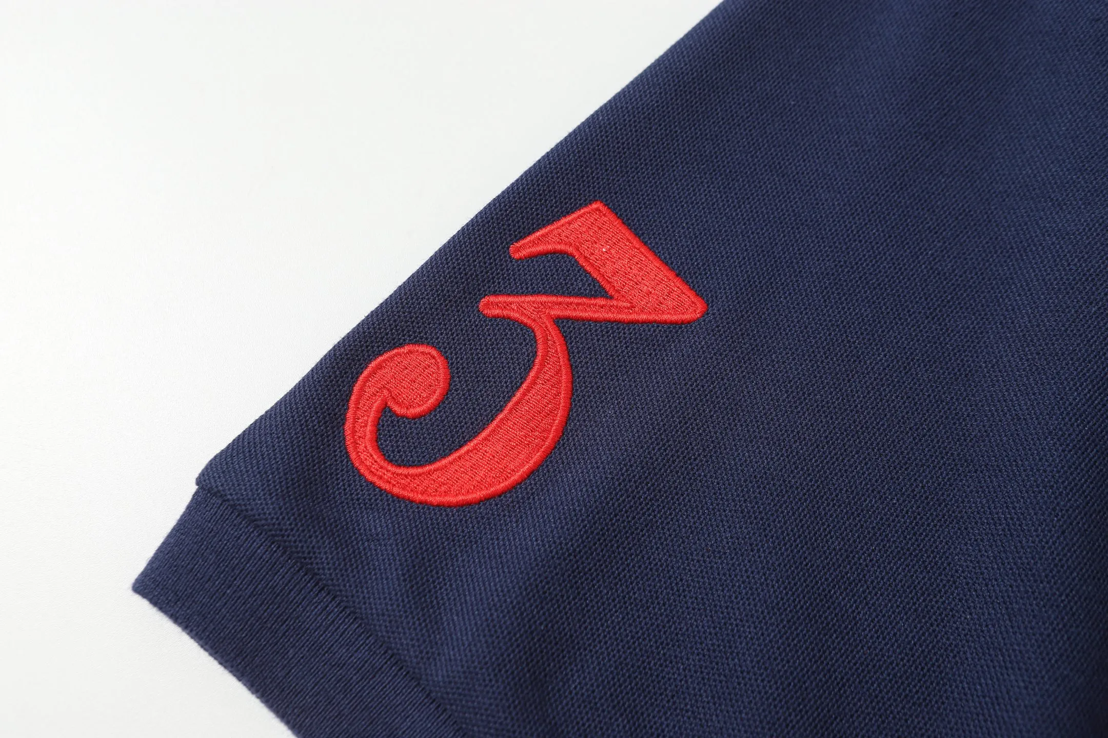 P150 Style No.: A012 [Ralph Lauren Classic Logo Embroidered Polo Shirt] ✅250g fine cotton pique fabric, custom-woven and dyed threads ✅Original stickers Scan the QR code to enter the official website ✅Large version, loose and stylish, can wear up to 210 pounds Color: Black White Navy Blue Sky Blue Dark Gray Floral Gray Size: S-XL